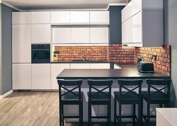 Uroczy Apartament z Garażem